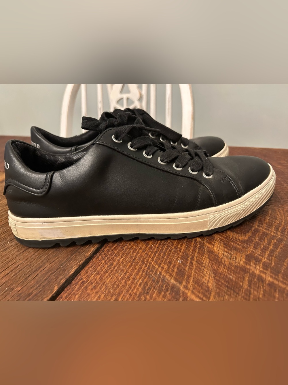 Karl Lagerfeld Paris Men's Leather Low Top Sneakers in Black.  Size 10
